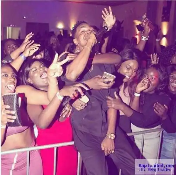 Photos: See How Patoranking was Protecting His Manhood in the Presence of Female Fans in Australia 